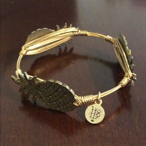 Gold with pineapples